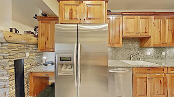 Spacious Snowbird Condo Unit Slopeside In Quiet Canyon Neighborhood