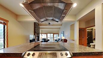 Spacious Snowbird Condo Unit Slopeside In Quiet Canyon Neighborhood