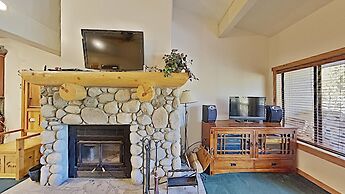 Spacious Snowbird Condo Unit Slopeside In Quiet Canyon Neighborhood