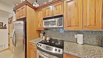 Spacious Snowbird Condo Unit Slopeside In Quiet Canyon Neighborhood