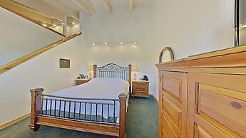Spacious Snowbird Condo Unit Slopeside In Quiet Canyon Neighborhood
