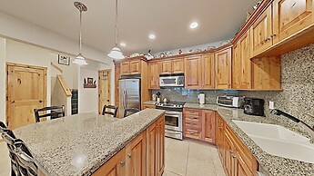 Spacious Snowbird Condo Unit Slopeside In Quiet Canyon Neighborhood