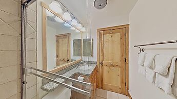 Spacious Snowbird Condo Unit Slopeside In Quiet Canyon Neighborhood