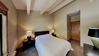 Spacious Snowbird Condo Unit Slopeside In Quiet Canyon Neighborhood