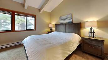 Spacious Snowbird Condo Unit Slopeside In Quiet Canyon Neighborhood