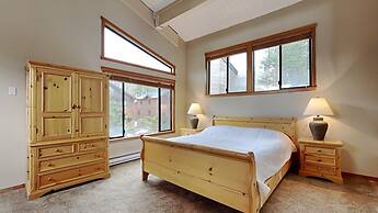 Spacious Snowbird Condo Unit Slopeside In Quiet Canyon Neighborhood