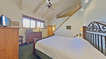 Spacious Snowbird Condo Unit Slopeside In Quiet Canyon Neighborhood