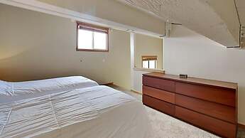 Spacious Snowbird Condo Unit Slopeside In Quiet Canyon Neighborhood