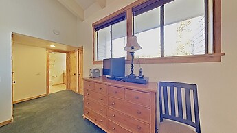 Spacious Snowbird Condo Unit Slopeside In Quiet Canyon Neighborhood