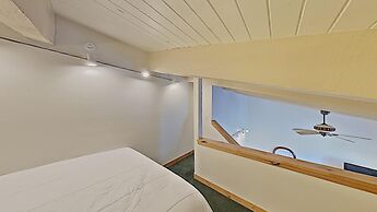 Spacious Snowbird Condo Unit Slopeside In Quiet Canyon Neighborhood