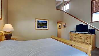 Spacious Snowbird Condo Unit Slopeside In Quiet Canyon Neighborhood