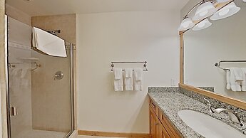 Spacious Snowbird Condo Unit Slopeside In Quiet Canyon Neighborhood