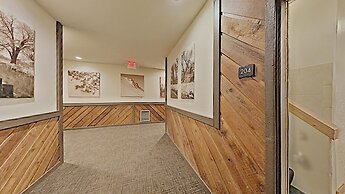 Spacious Snowbird Condo Unit Slopeside In Quiet Canyon Neighborhood