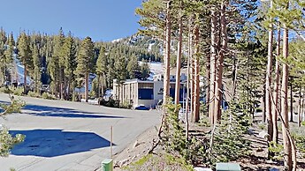 Spacious Snowbird Condo Unit Slopeside In Quiet Canyon Neighborhood