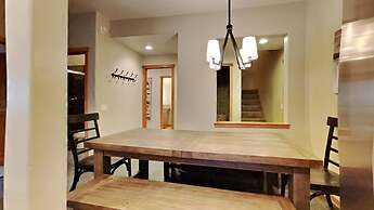 Spacious Snowbird Condo Unit Slopeside In Quiet Canyon Neighborhood