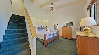 Spacious Snowbird Condo Unit Slopeside In Quiet Canyon Neighborhood