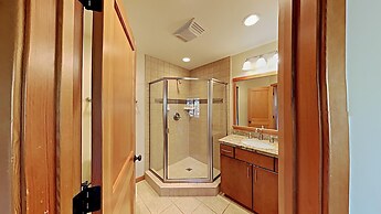 Spacious Snowbird Condo Unit Slopeside In Quiet Canyon Neighborhood