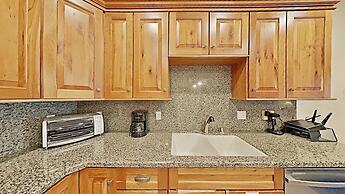 Spacious Snowbird Condo Unit Slopeside In Quiet Canyon Neighborhood