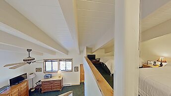 Spacious Snowbird Condo Unit Slopeside In Quiet Canyon Neighborhood