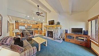 Spacious Snowbird Condo Unit Slopeside In Quiet Canyon Neighborhood