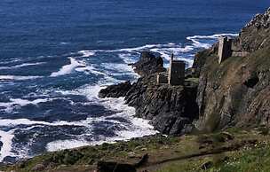 Captivating Isolde Cottage, With Pool Near St Ives