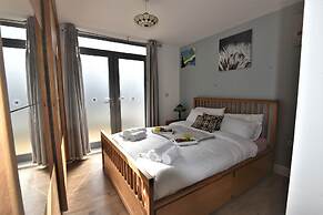 Hughenden Garden Luxury Apartment