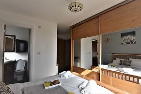 Hughenden Garden Luxury Apartment