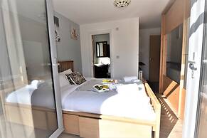 Hughenden Garden Luxury Apartment