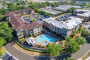 Beautiful Bella Piazza Condo