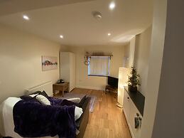 Cosy Stable Conversion Between Sheffield & Leeds