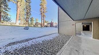 Spacious 2 Bedroom Condo Just Steps To Mammoth Mountain (Unit 108 at 1