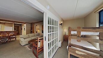 Spacious 2 Bedroom Condo Just Steps To Mammoth Mountain (Unit 108 at 1