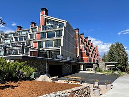Spacious 2 Bedroom Condo Just Steps To Mammoth Mountain (Unit 108 at 1