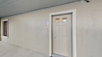 Spacious 2 Bedroom Condo Just Steps To Mammoth Mountain (Unit 108 at 1