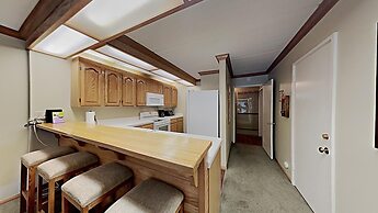 Spacious 2 Bedroom Condo Just Steps To Mammoth Mountain (Unit 108 at 1