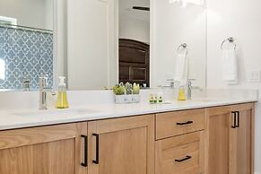 #18 At Bloomington Country Club 4 Bedroom Townhouse by Redawning