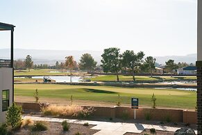 #18 At Bloomington Country Club 4 Bedroom Townhouse by Redawning