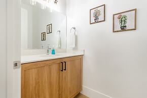 #18 At Bloomington Country Club 4 Bedroom Townhouse by Redawning