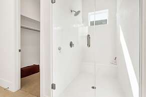 #18 At Bloomington Country Club 4 Bedroom Townhouse by Redawning