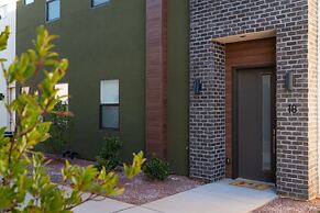 #18 At Bloomington Country Club 4 Bedroom Townhouse by Redawning