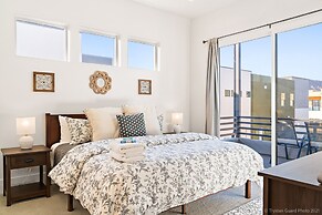 #18 At Bloomington Country Club 4 Bedroom Townhouse by Redawning