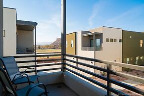 #18 At Bloomington Country Club 4 Bedroom Townhouse by Redawning