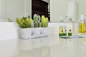 #18 At Bloomington Country Club 4 Bedroom Townhouse by Redawning