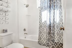 #18 At Bloomington Country Club 4 Bedroom Townhouse by Redawning