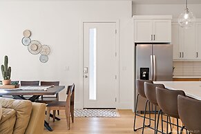 #18 At Bloomington Country Club 4 Bedroom Townhouse by Redawning