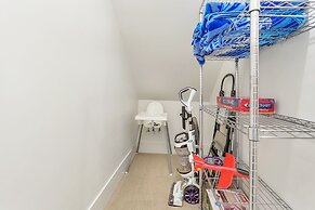 #18 At Bloomington Country Club 4 Bedroom Townhouse by Redawning