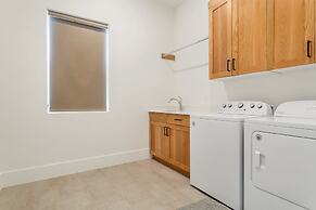 #18 At Bloomington Country Club 4 Bedroom Townhouse by Redawning