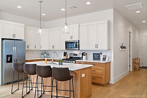 #18 At Bloomington Country Club 4 Bedroom Townhouse by Redawning