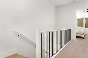 #18 At Bloomington Country Club 4 Bedroom Townhouse by Redawning