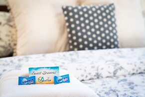 #18 At Bloomington Country Club 4 Bedroom Townhouse by Redawning